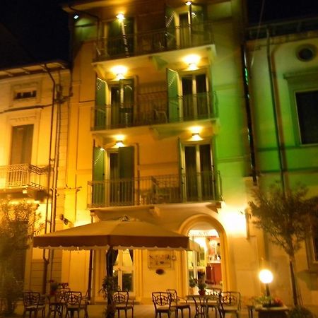 Hotel Villa Adriana Виареджо Экстерьер фото