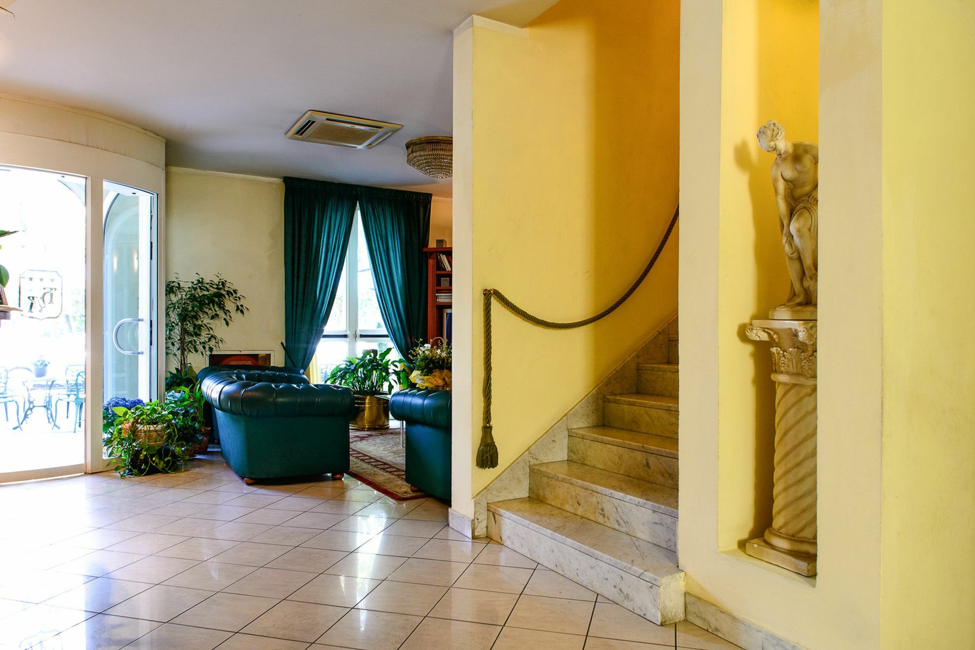 Hotel Villa Adriana Виареджо Экстерьер фото